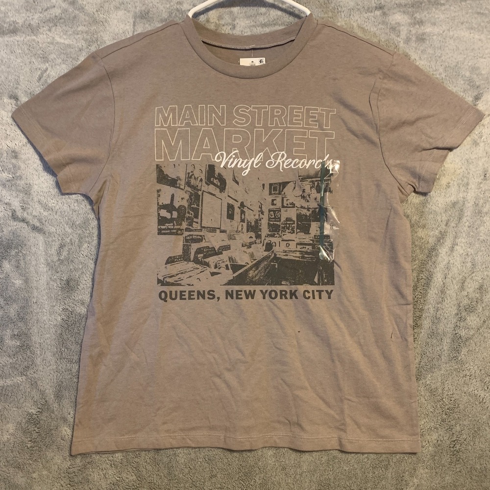 Doe Womens M Main Street Market Vinyl Records Queens NYC Graphic T Shirt NWT